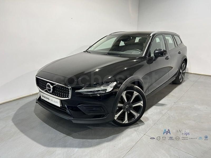 Usado Volvo V60 CC Core 197 CV (144 kW) 2023 Negro Familiar