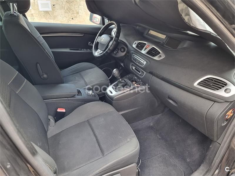 Usado Renault Grand Scénic III Dynamique 105 CV (77 kW) 2009 Negro Monovolumen