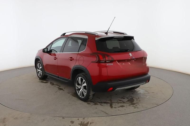 Usado Peugeot 2008 Allure 100 CV (73 kW) 2016 Rojo SUV