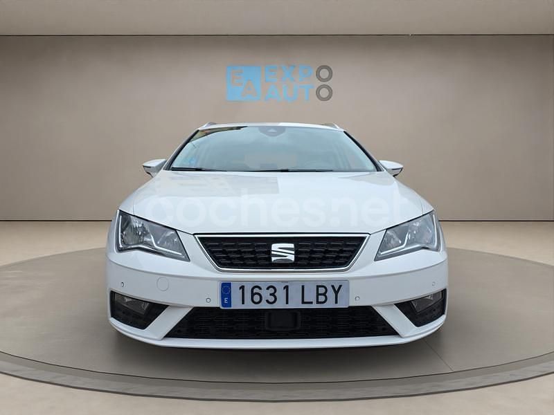 Usado Seat Leon Style 130 CV (95 kW) 2019 Blanco Familiar