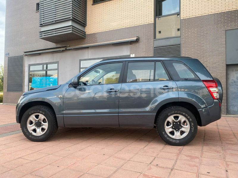 Gris / plata Usado 2007 Suzuki Grand Vitara SUV | 8790 € (Precio justo) - Imagen 1/4