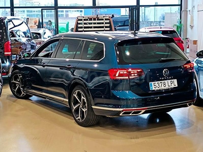 Usado VW Passat R-line 150 CV (110 kW) 2021 Azul Familiar