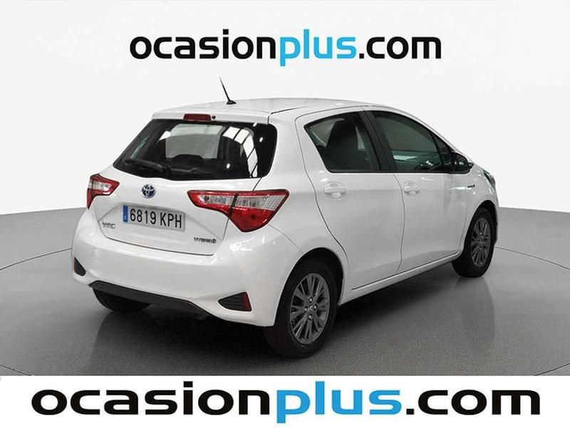 Usado Toyota Yaris Hybrid Active 99 CV (72 kW) 2018 Blanco Utilitario