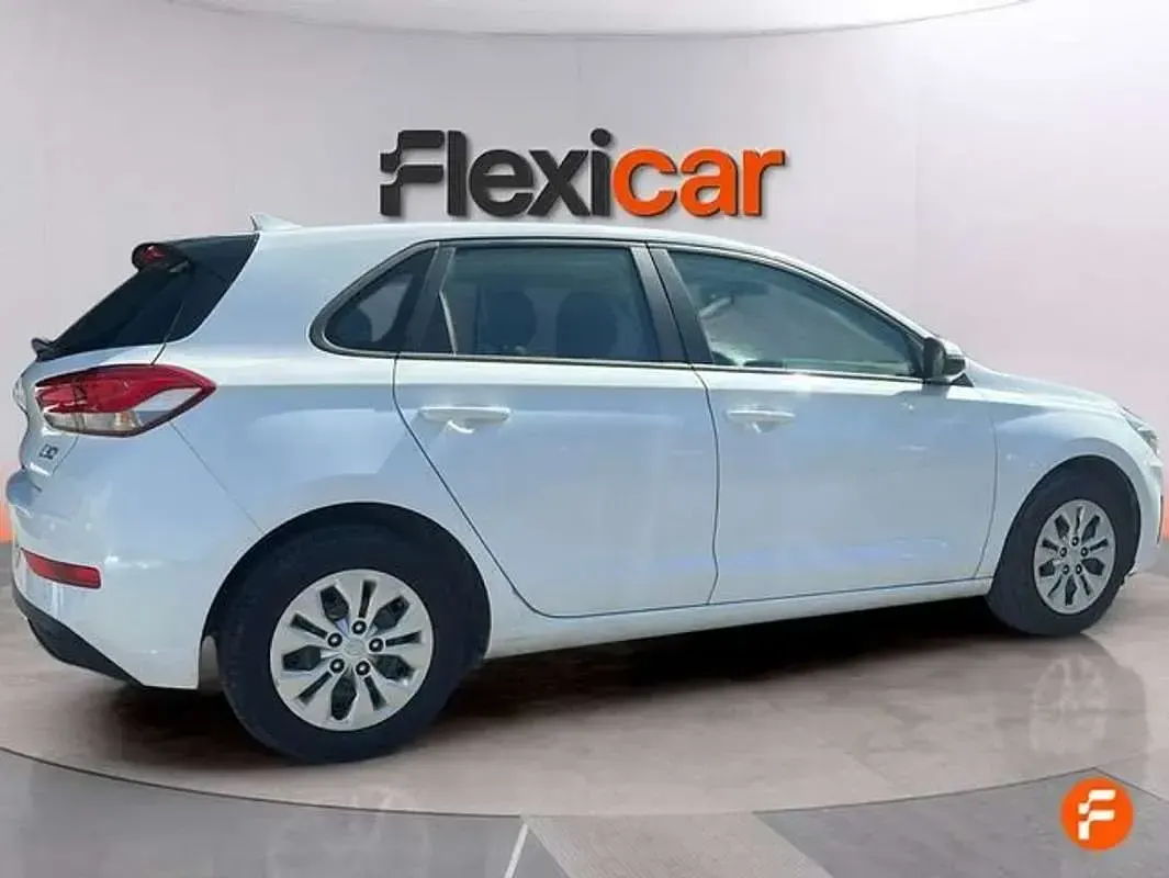 Usado Hyundai i30 120 CV (88 kW) 2022 Blanco Utilitario