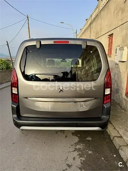 Usado Peugeot Rifter GT-line 110 CV (80 kW) 2018 Gris / plata Monovolumen
