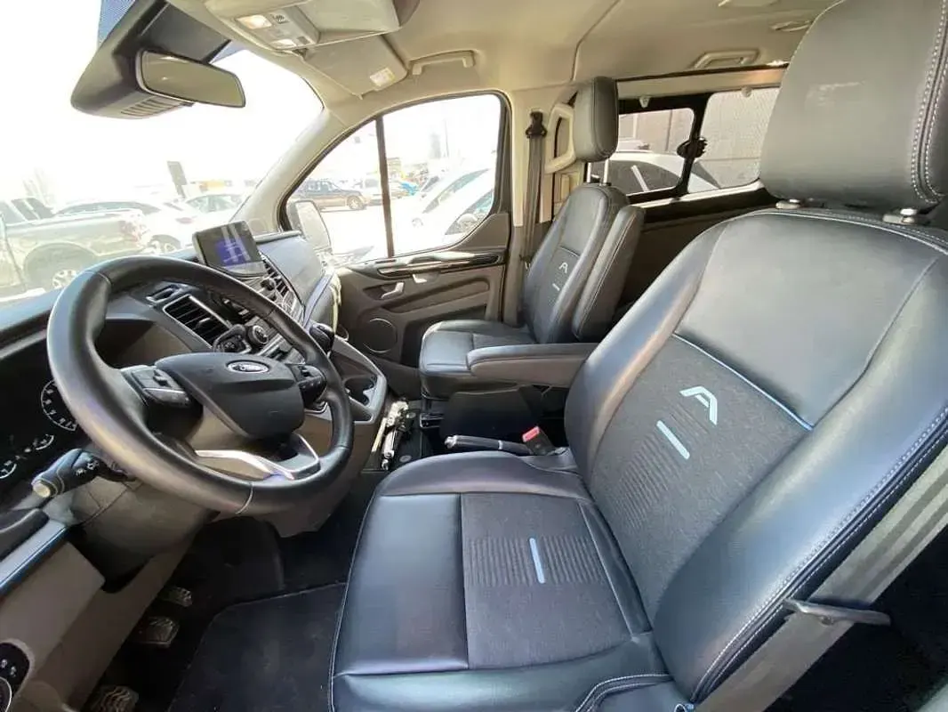 Usado Ford Tourneo Custom Titanium 150 CV (110 kW) 2023 Plateado Van