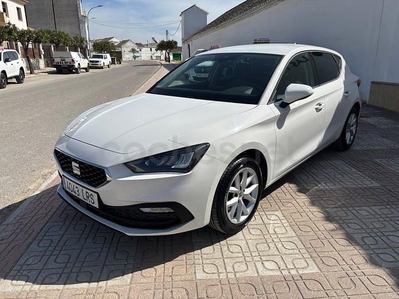Usado Seat Leon Style 115 CV (84 kW) 2021 Blanco Berlina