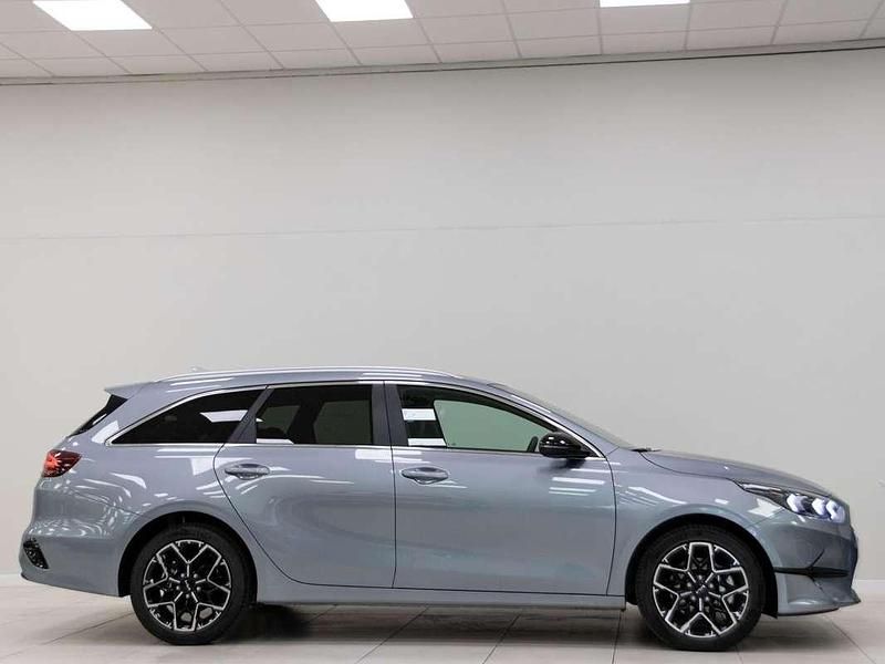 Nuevo Kia Ceed Style 101 CV (74 kW) 2025 Gris Utilitario