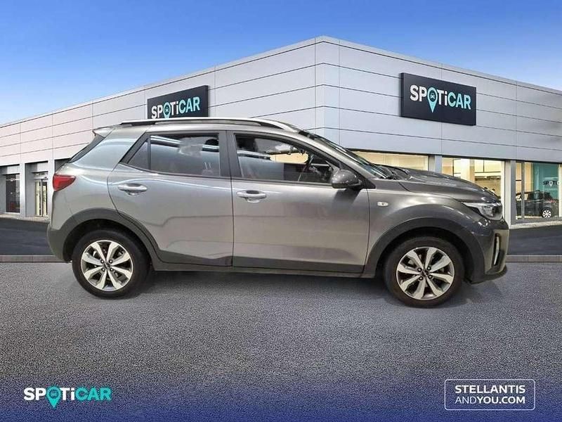 Usado Kia Stonic 84 CV (61 kW) 2023 Gris SUV