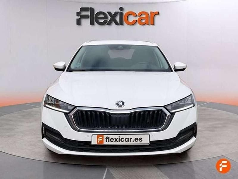 Usado Skoda Octavia Ambition 116 CV (85 kW) 2023 Blanco Familiar