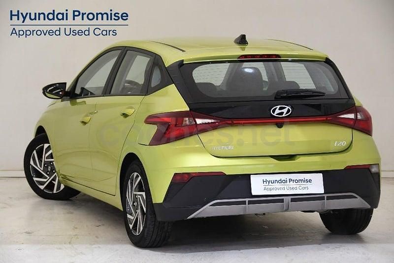 Usado Hyundai i20 84 CV (61 kW) 2024 Verde Utilitario