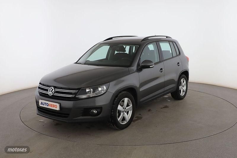 Usado VW Tiguan 140 CV (102 kW) 2015 Gris SUV