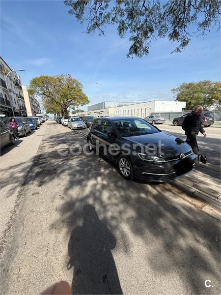Gris / plata Usado 2018 VW Golf VII Advance Berlina | 14.800 € (Buen precio) - Imagen 1/4