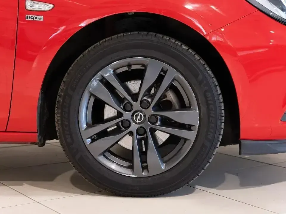 Usado Opel Astra 125 CV (91 kW) 2019 Rojo Berlina