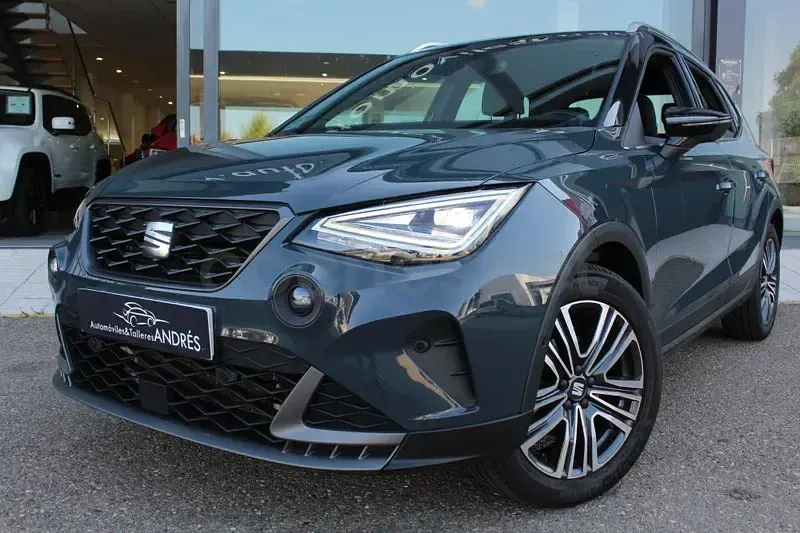 Usado Seat Arona FR 115 CV (84 kW) 2024 Azul SUV