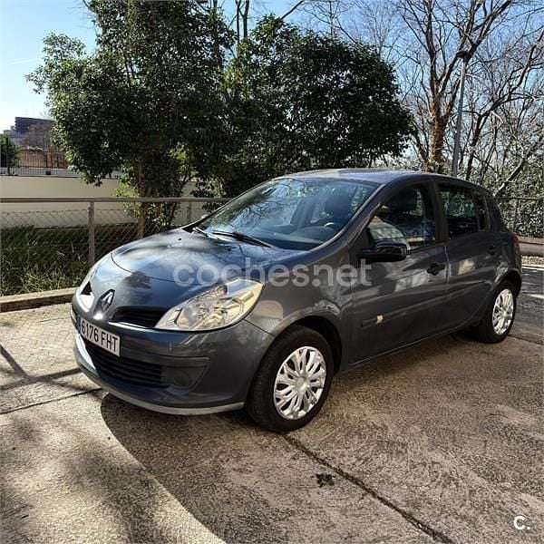 Gris / plata Usado 2007 Renault Clio II Dynamique Berlina | 3400 € (Precio justo) - Imagen 1/4