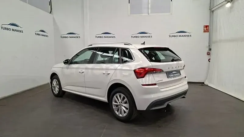 Usado Skoda Kamiq Ambition 110 CV (80 kW) 2023 Blanco SUV