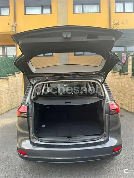 Usado Opel Zafira Selective 134 CV (98 kW) 2016 Gris / plata Monovolumen
