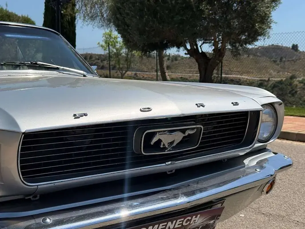 Usado Ford V8 200 CV (147 kW) 1976 Gris Descapotable
