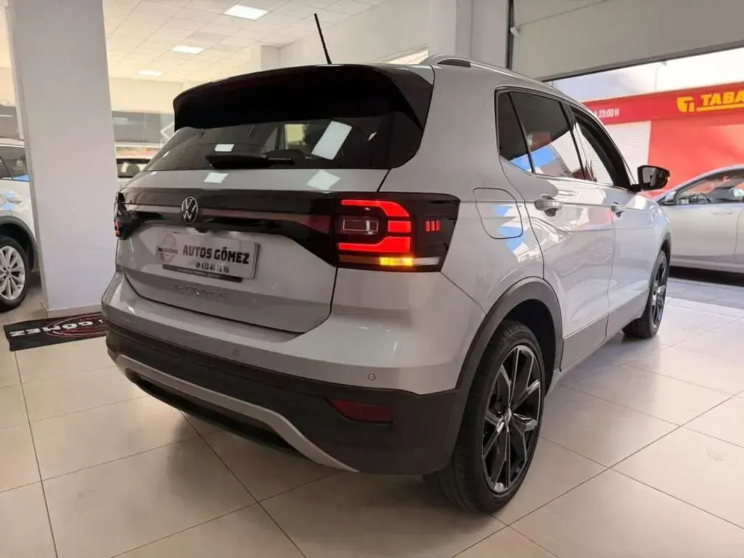 Usado VW T-Cross Sport 110 CV (80 kW) 2022 Plateado SUV