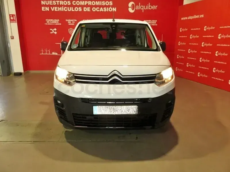 Usado Citroën Berlingo Live 102 CV (75 kW) 2022 Blanco Monovolumen