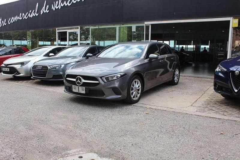 Gris Usado 2021 Mercedes A250 Berlina | 22.850 € (Buen precio) - Imagen 1/4