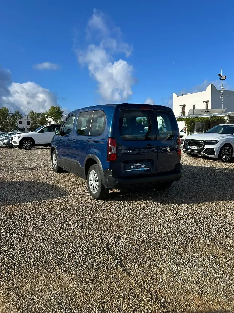 Usado Peugeot Rifter Active 100 CV (73 kW) 2021 Azul Monovolumen