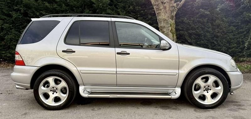 Usado Mercedes ML270 Edition 163 CV (119 kW) 2006 Gris SUV