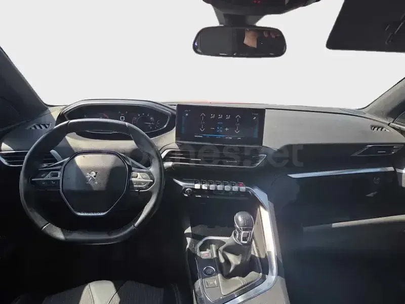 Usado Peugeot 3008 Allure 130 CV (95 kW) 2024 Gris / plata SUV