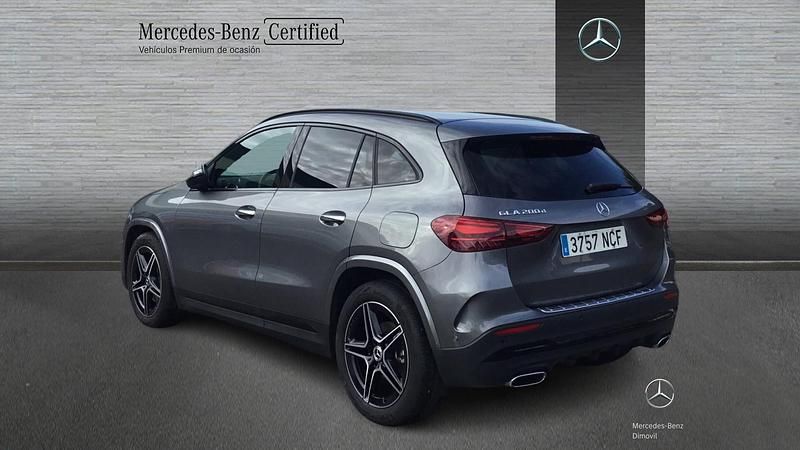 Usado Mercedes GLA200 AMG line 150 CV (110 kW) 2025 Gris montaña SUV