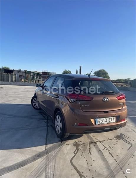 Käytetty Hyundai i20 84 HP (61 kW) 2017 Ruskea Sedan