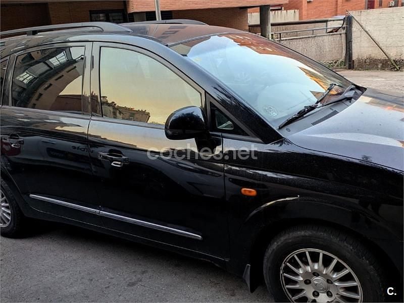 Usado Ssangyong (KGM) Rodius 165 CV (121 kW) 2011 Negro Monovolumen
