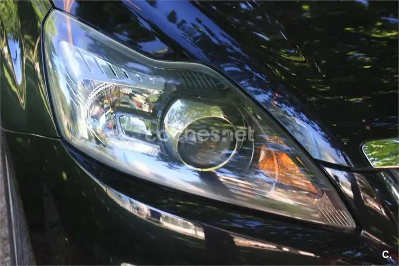 Usado Ford Focus Ghia 115 CV (84 kW) 2008 Negro Familiar