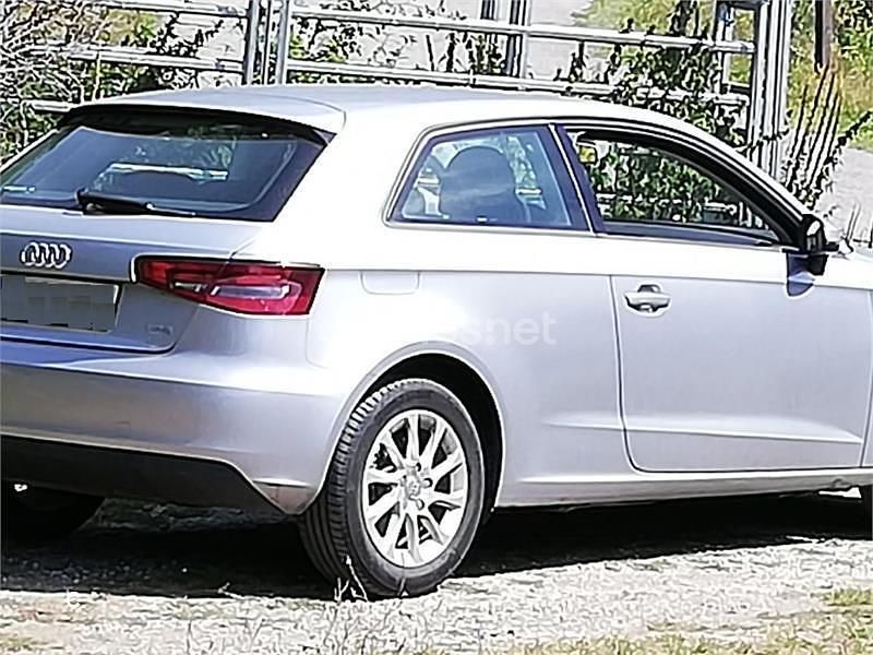 Usado Audi A3 Attraction 110 CV (80 kW) 2016 Gris / plata Berlina