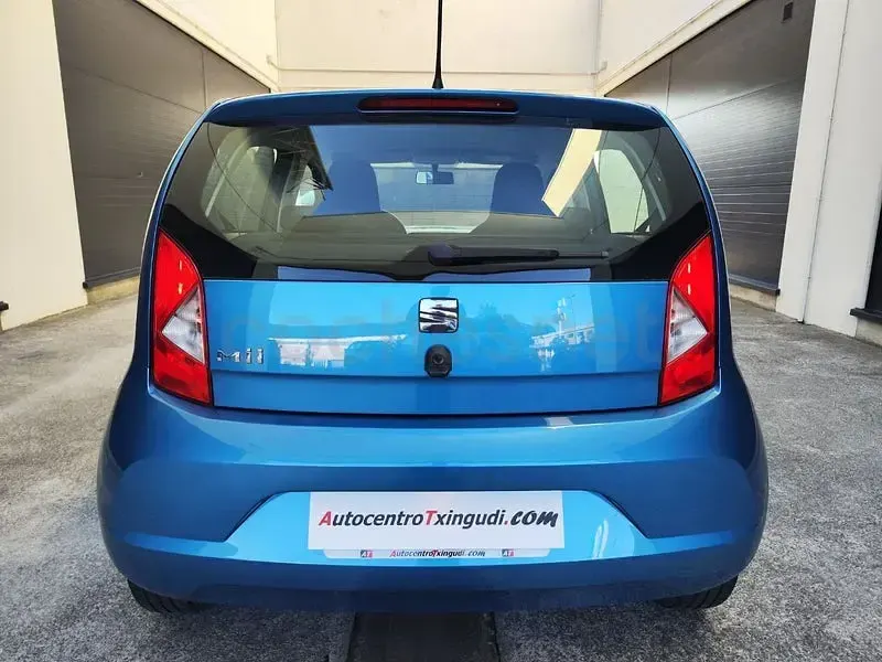Usado Seat Mii Chic 75 CV (55 kW) 2018 Azul Utilitario