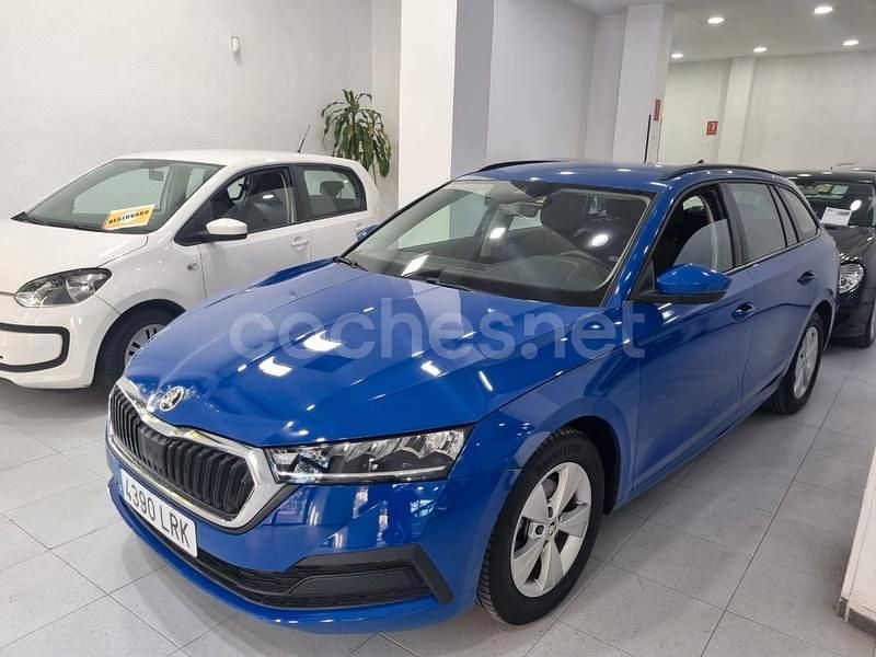 Azul Usado 2021 Skoda Octavia Active Familiar | 18.800 € (Precio justo) - Imagen 1/4
