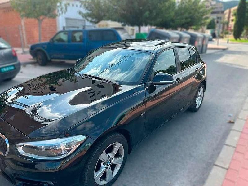 Usado BMW 118 Sport Line 150 CV (110 kW) 2015 Negro Utilitario