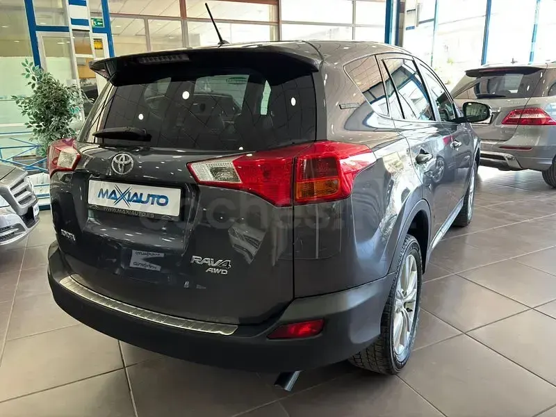 Usado Toyota RAV4 Executive 150 CV (110 kW) 2014 Gris / plata SUV