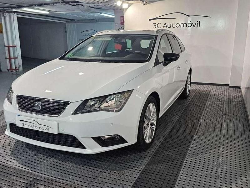 Usado Seat Leon ST Style 150 CV (110 kW) 2015 Blanco Familiar
