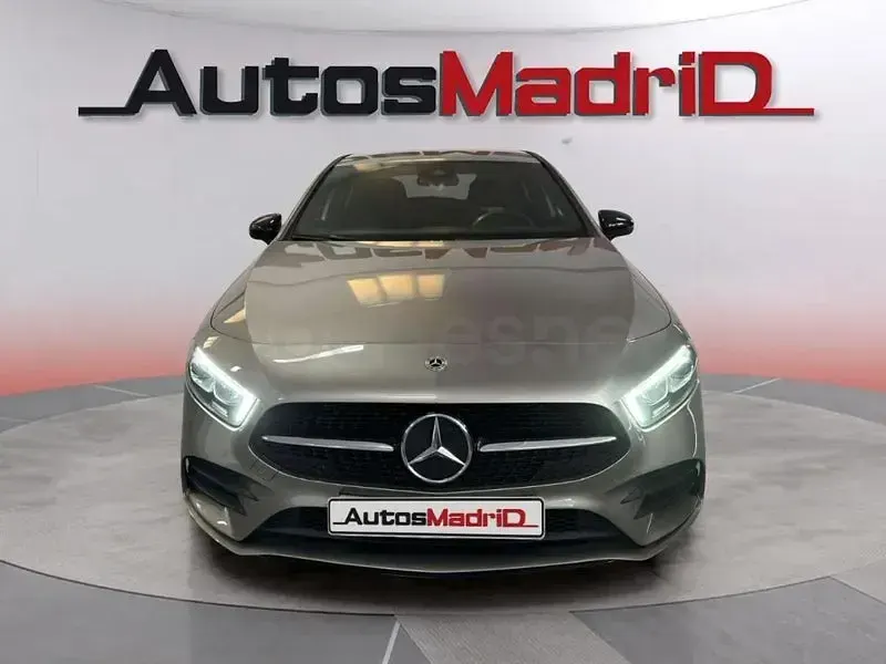 Usado Mercedes A180 116 CV (85 kW) 2021 Gris / plata Berlina