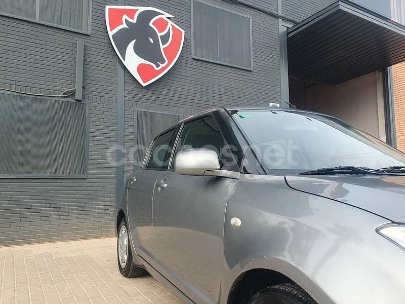 Usado Suzuki Swift GL 92 CV (67 kW) 2007 Gris / plata Utilitario