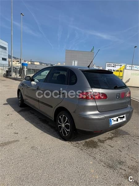 Usado Seat Ibiza Reference 75 CV (55 kW) 2005 Gris / plata Utilitario