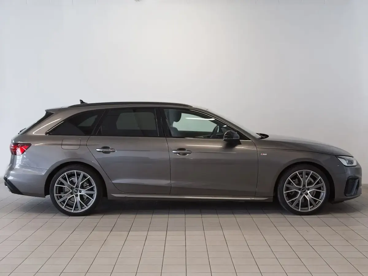 Usado Audi A4 163 CV (119 kW) 2022 Gris Familiar