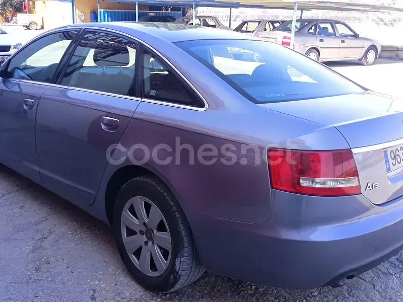 Usado Audi A6 180 CV (132 kW) 2005 Gris / plata Berlina