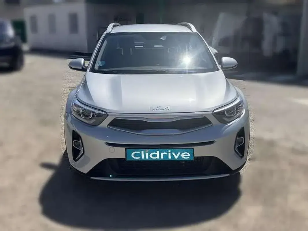 Usado Kia Stonic 101 CV (74 kW) 2023 Gris SUV