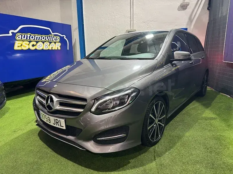 Usado Mercedes B180 109 CV (80 kW) 2016 Gris / plata Utilitario