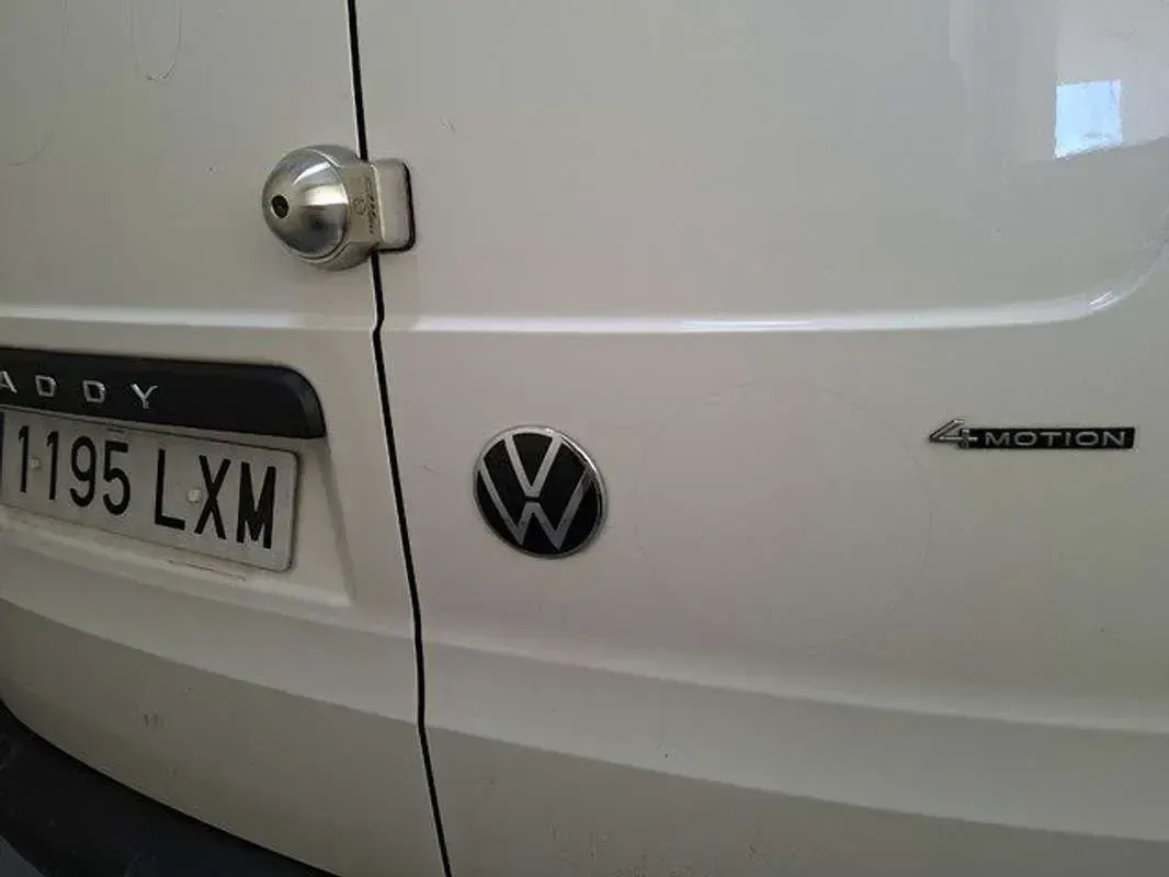 Usado VW Caddy Maxi 122 CV (89 kW) 2022 Blanco Monovolumen