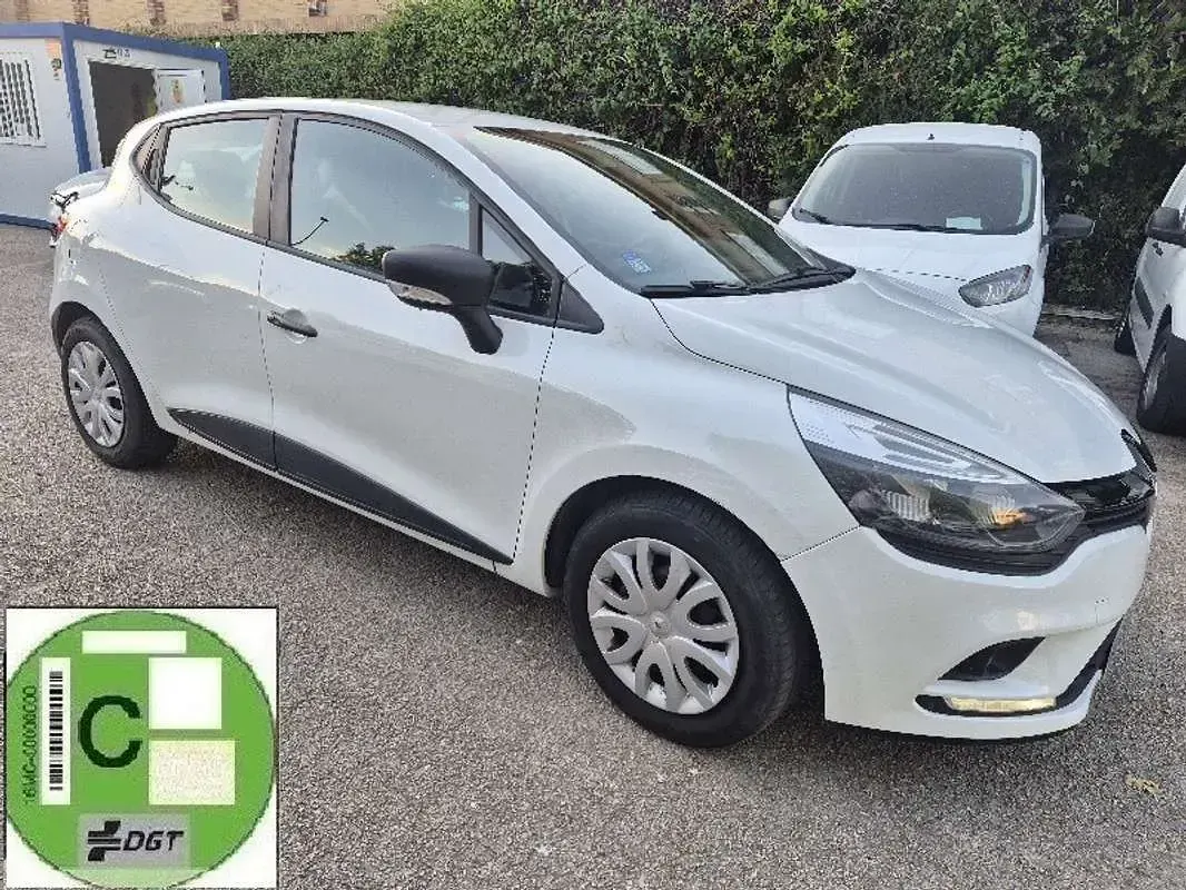 Usado Renault Clio Business 75 CV (55 kW) 2018 Blanco Utilitario