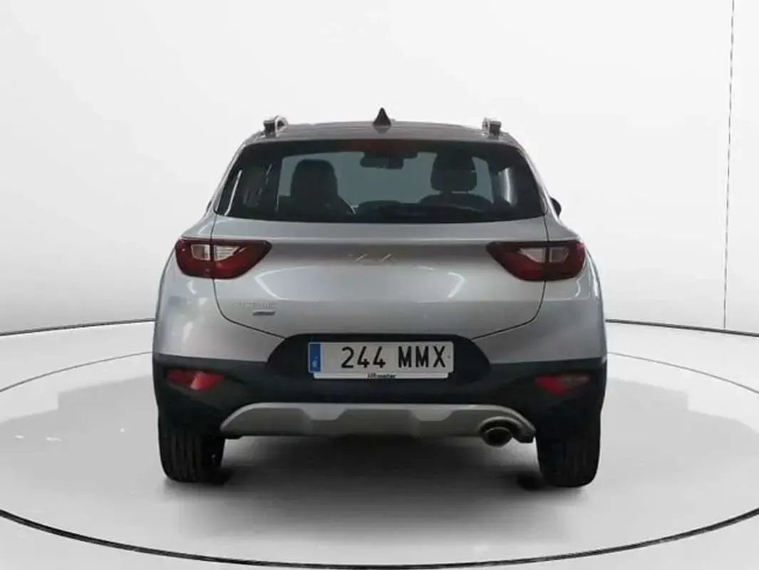 Usado Kia Stonic 101 CV (74 kW) 2024 Gris SUV