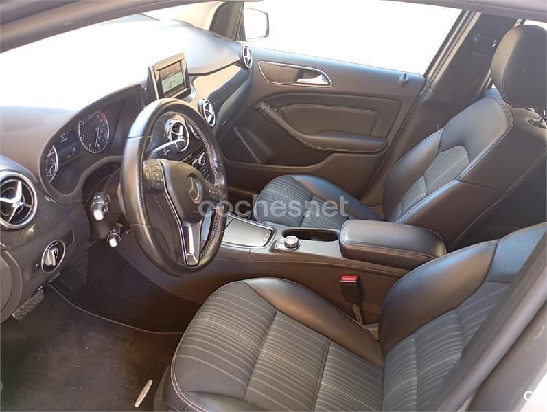 Usado Mercedes B220 170 CV (125 kW) 2014 Gris / plata Monovolumen